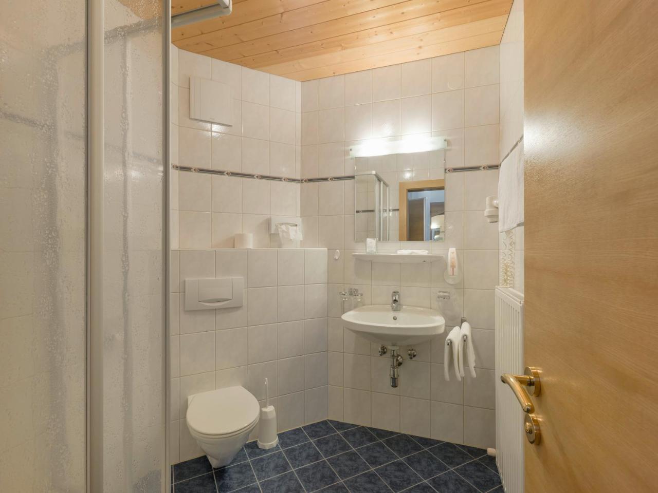 Quality Hosts Arlberg - Hotel Goldenes Kreuz B&B - Sommerkarte Premium inklusive photo 2