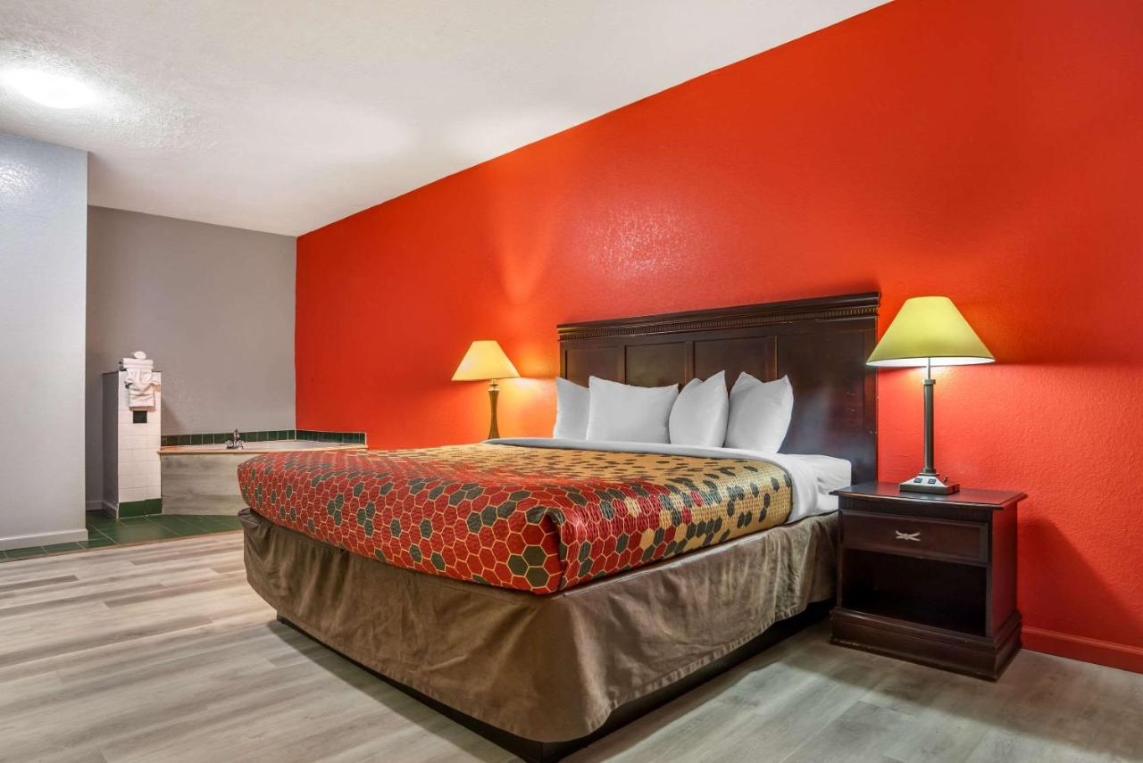 Econo Lodge Inn & Suites Philadelphia MS photo 2