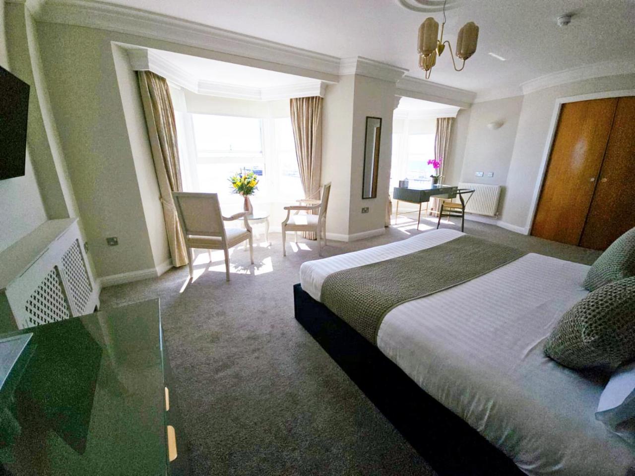 Legends Hotel photo 3