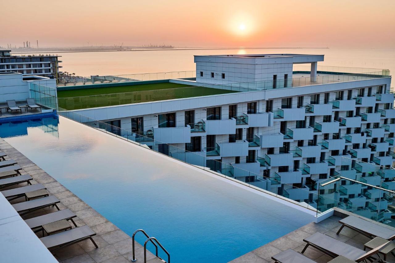 Nova Seaview Apartment in Infinity Beach Resort - parking - 4