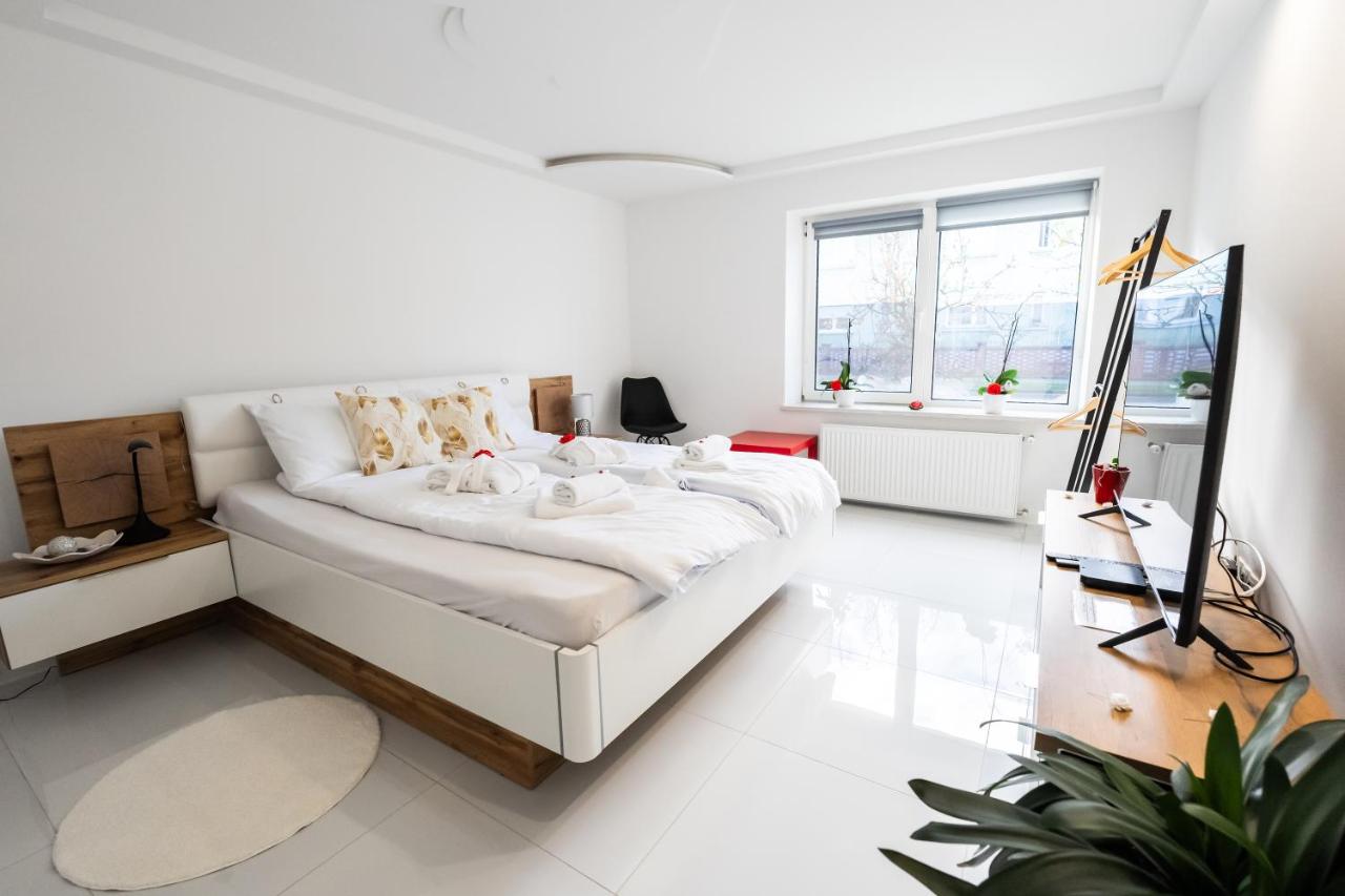 Luxe Apartments - 4