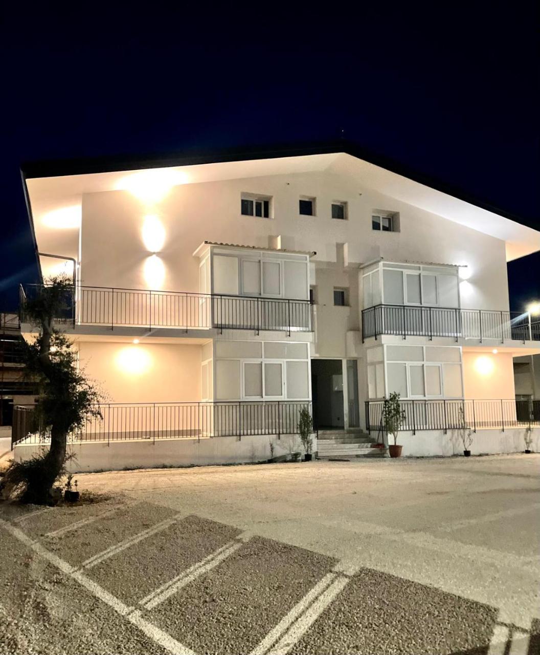 Leverblu House