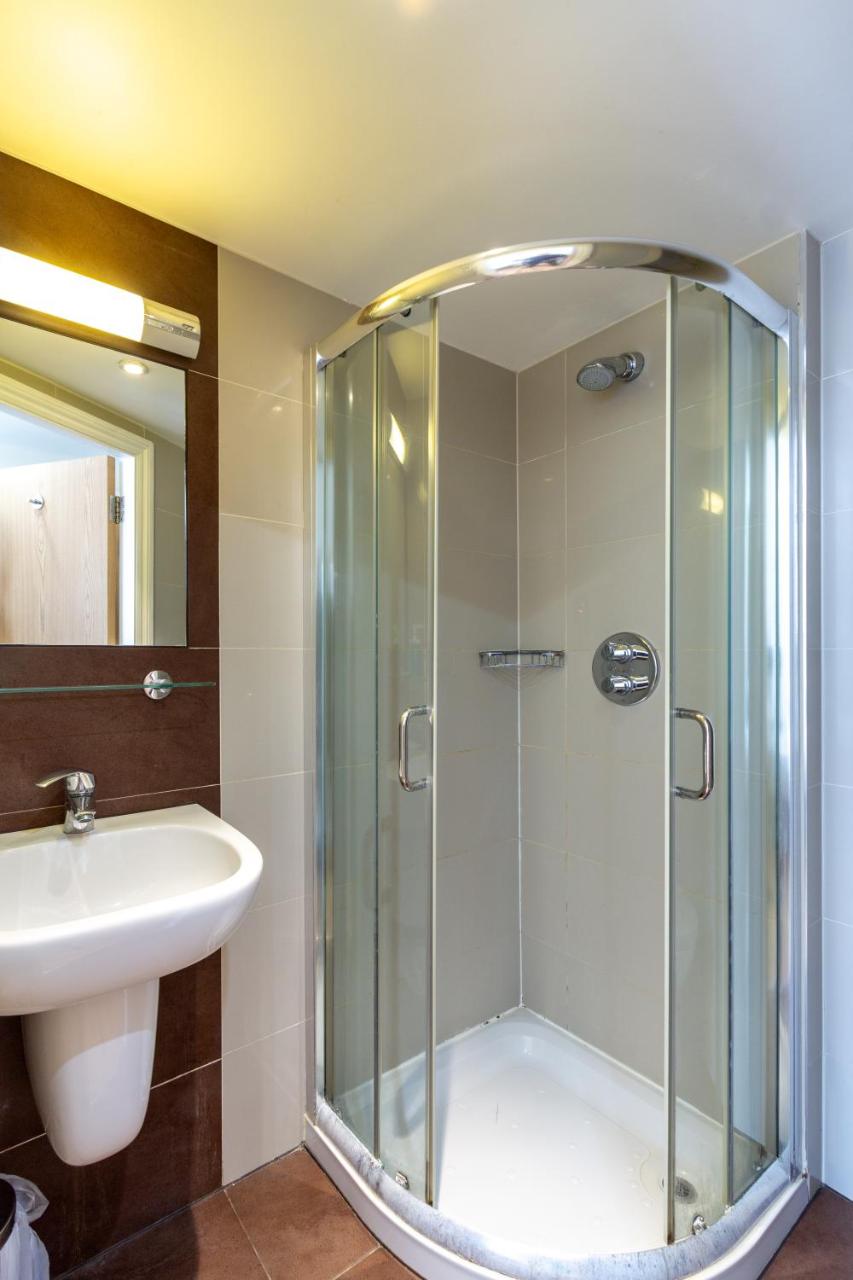 Coronation Hotel photo 2