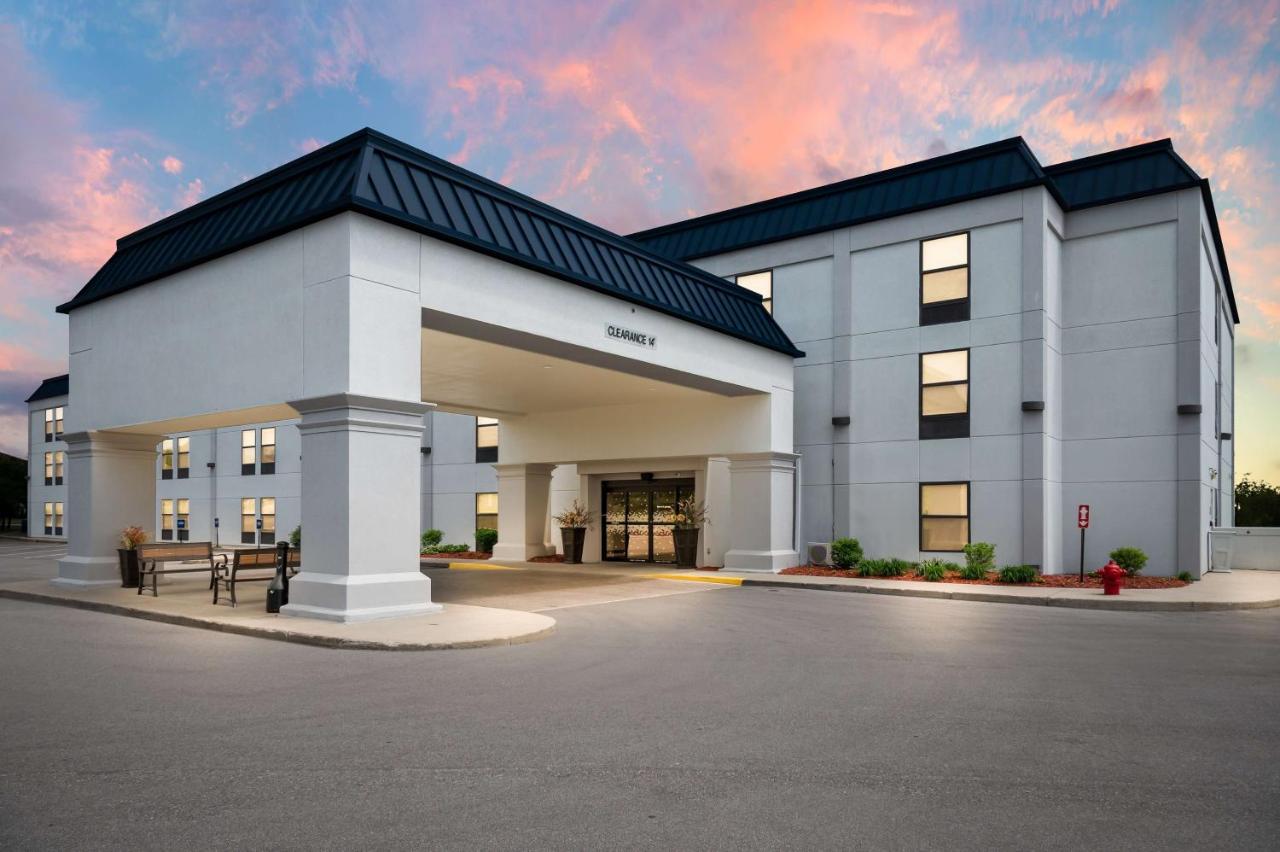 Hampton Inn Grand Rapids-North photo 4