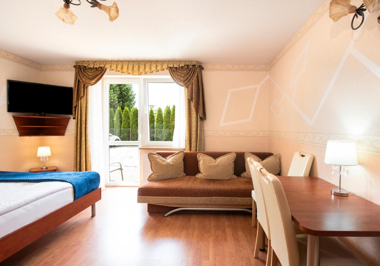 VILLA DORA - CENTRUM,BASEN PODGRZEWANY,JACUZZI SAUNA, Plac zabaw, Parking photo 3