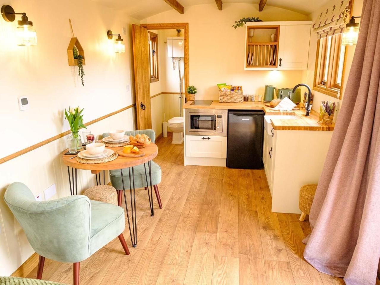 Lintmill Lodges - Thistle Shepherds Hut - 4