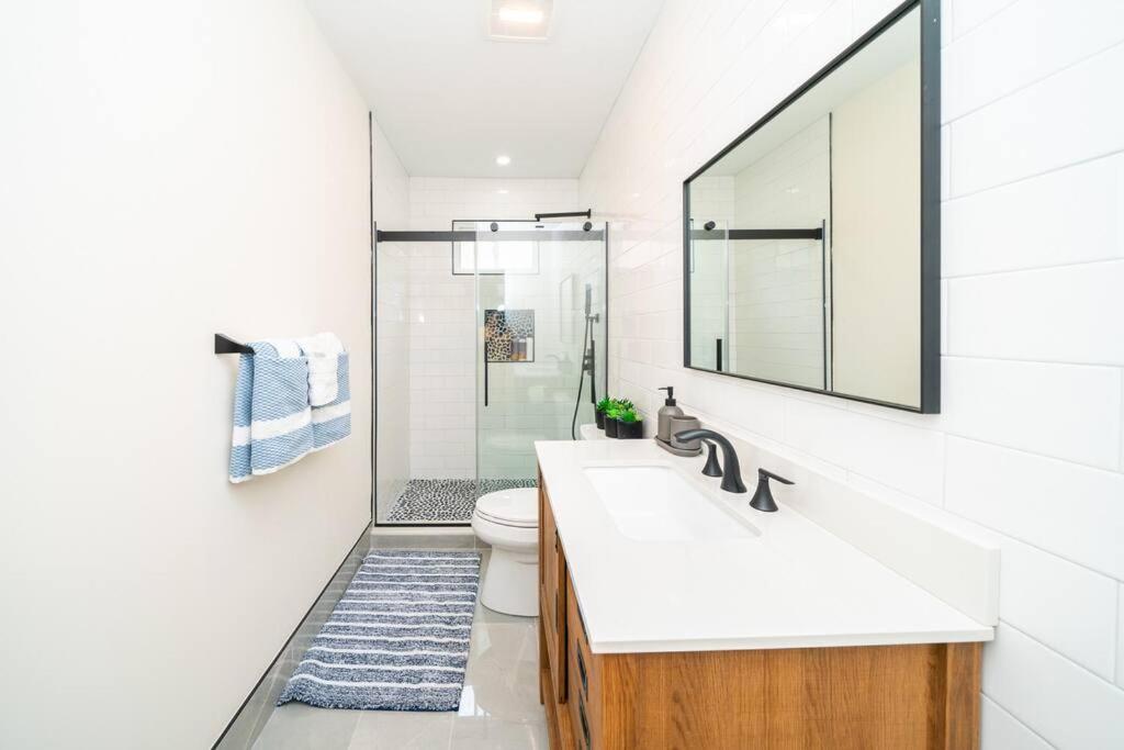 Bright & Spacious 4BR & 2BA Boston Apt - Bathtub, Free Parking near Red Line 802 - 5