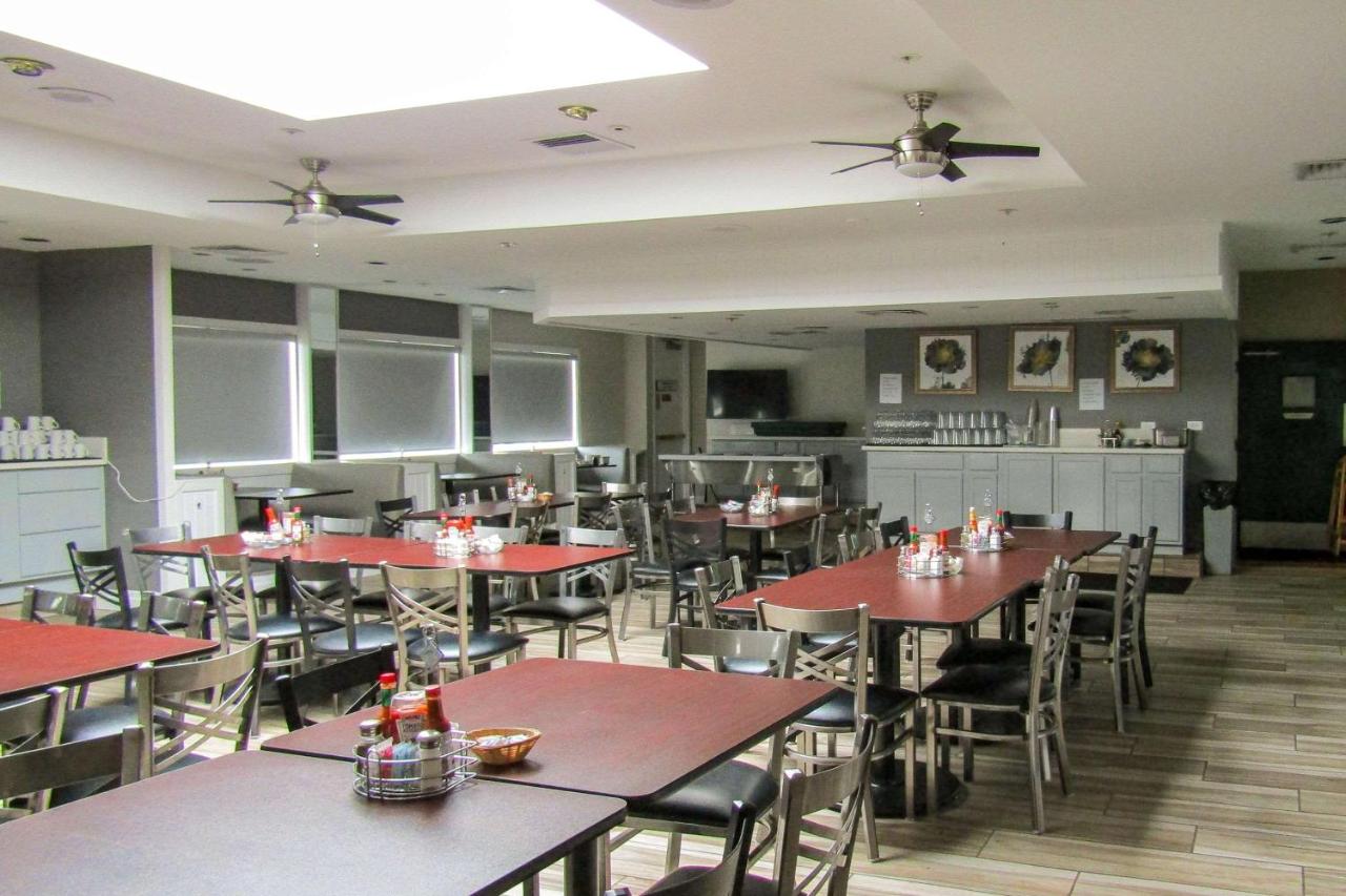 Clarion Inn Near China Lake Naval Station photo 3