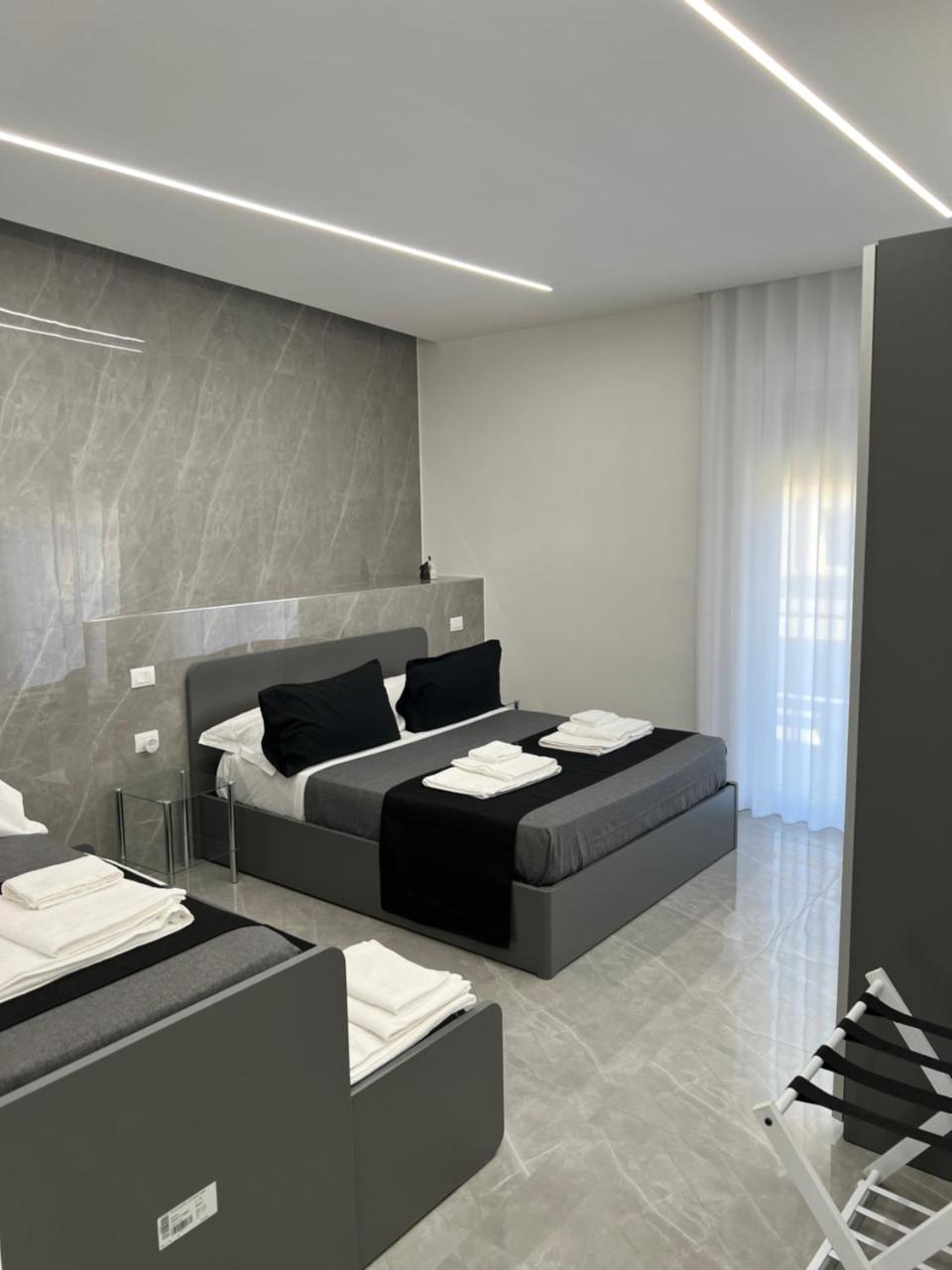 White Elegance Luxury B&B Caserta - 4