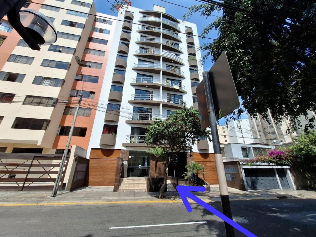 Modern 1-Bedroom Apartment with WiFi in Miraflores photo 3