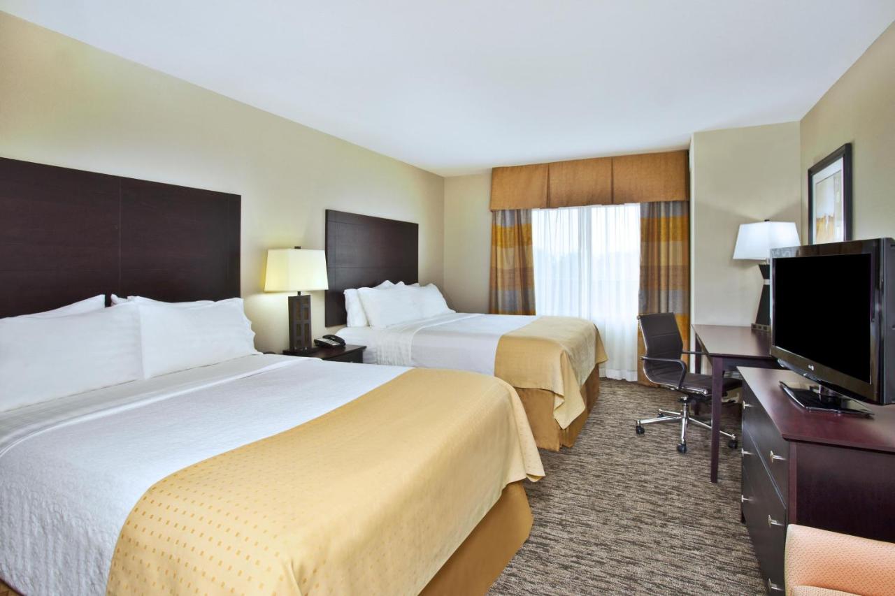 Holiday Inn & Suites Green Bay Stadium by IHG photo 4