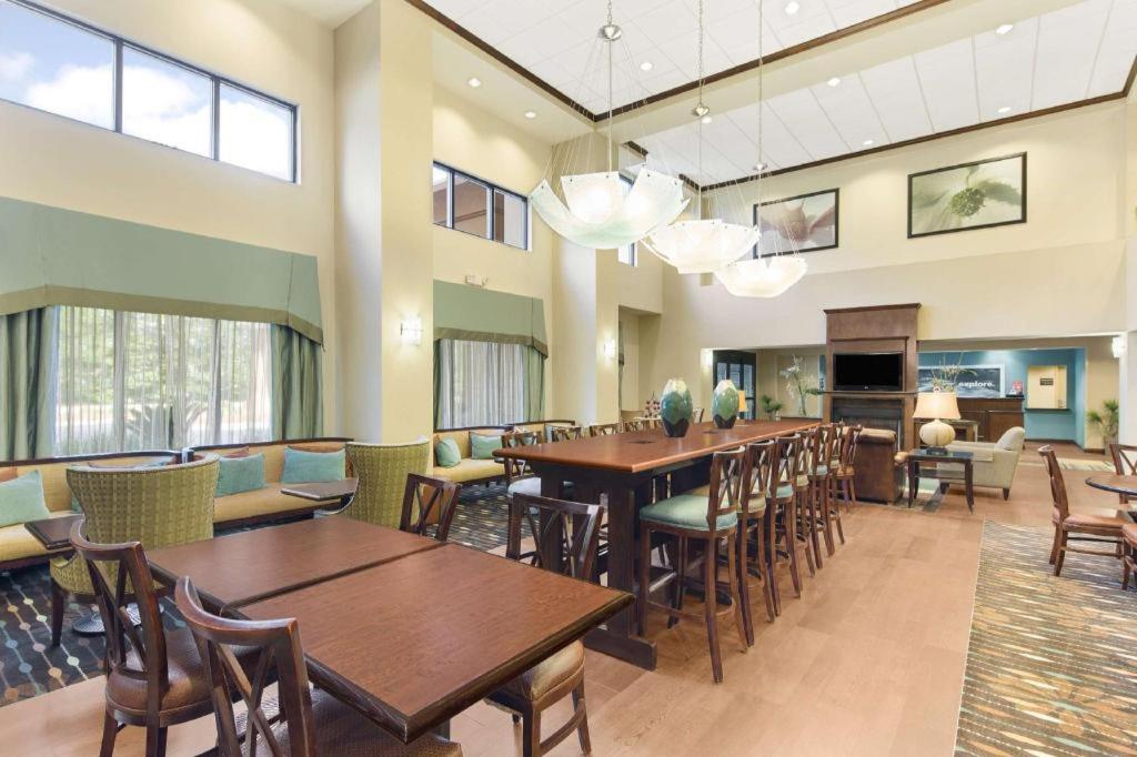 Hampton Inn & Suites Savannah-Airport photo 3