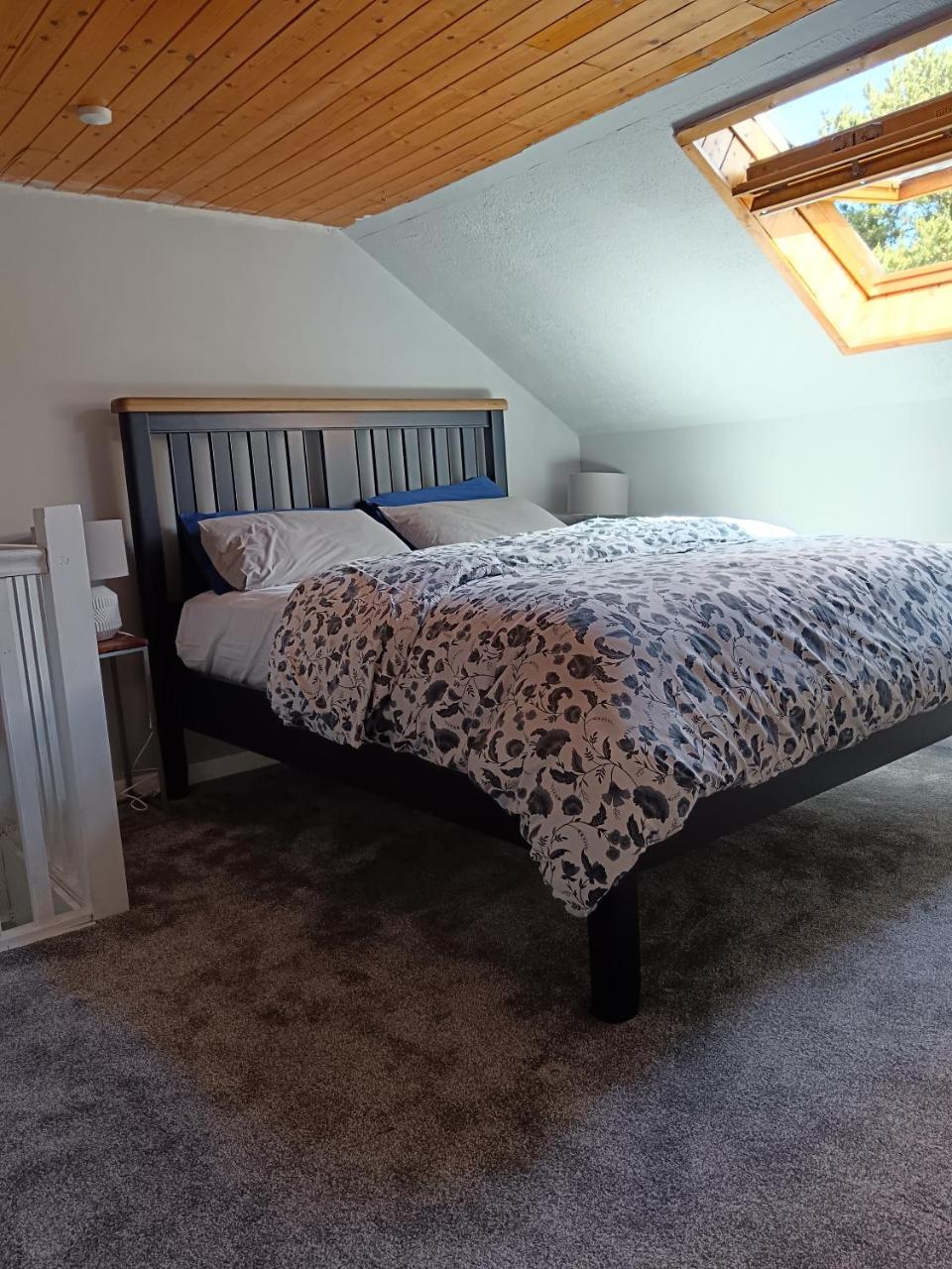 Dingle Escape -2 Bed -Sleeps 4 - 2