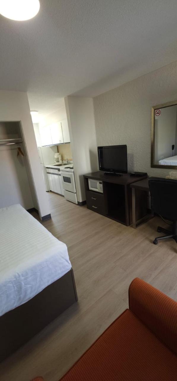 Riverside Motel photo 3