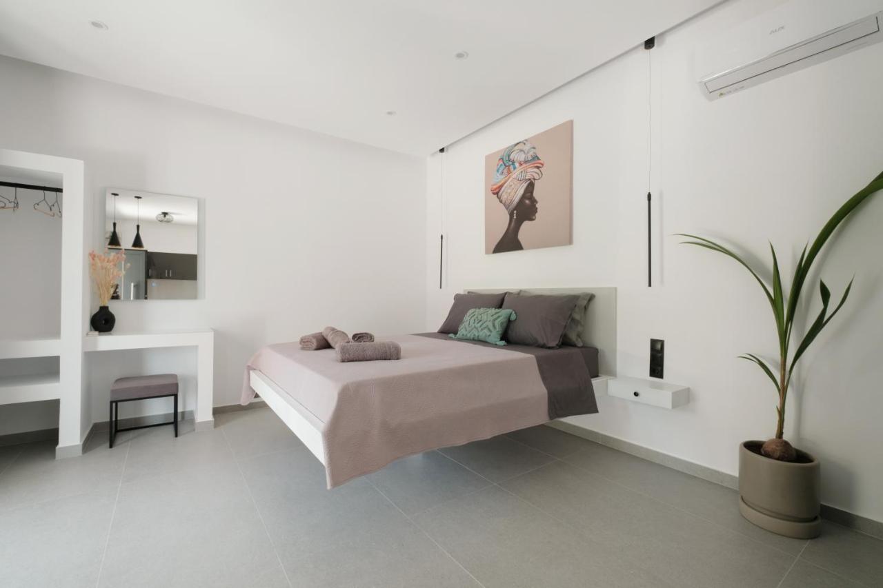 Mouzakitis Studio 1 - 4