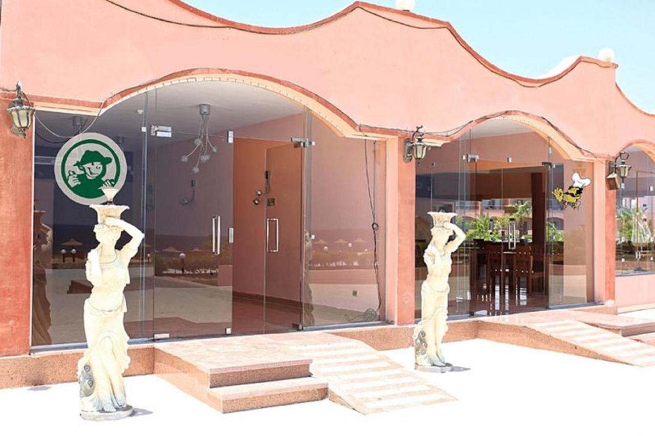 Three Corners Happy Life Beach Resort photo 3