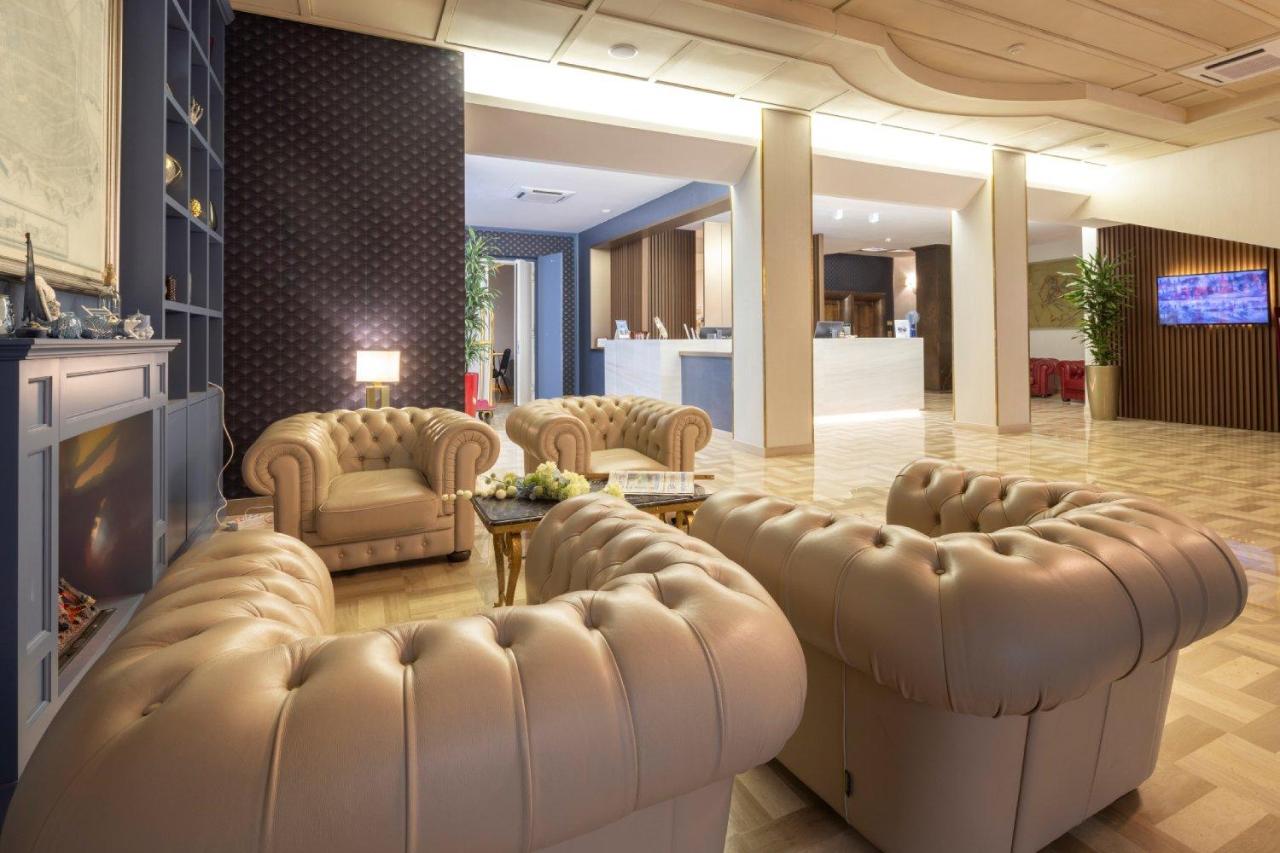 Astra Hotel - 6
