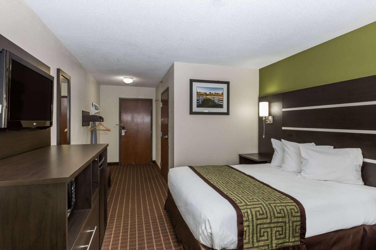 Baymont by Wyndham Louisville South/Shepherdsville/I 65 photo 2