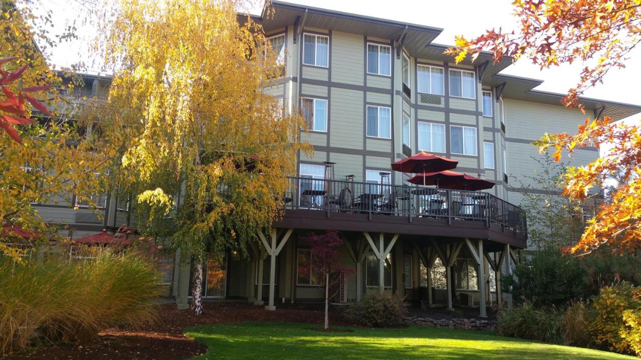 Plaza Inn & Suites at Ashland Creek