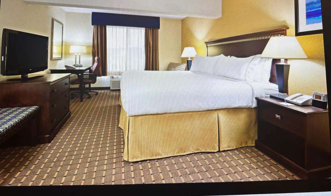 Photo - Holiday Inn Express and Suites Allentown West by IHG