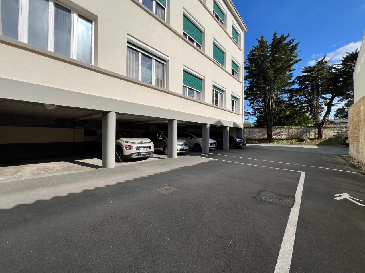 Brit Hotel du Parc Niort Centre-Parking gratuit