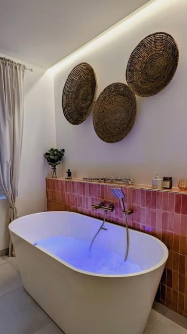 Suite Meraki - Luxe & Voyage - Jacuzzi & Cinéma - 4
