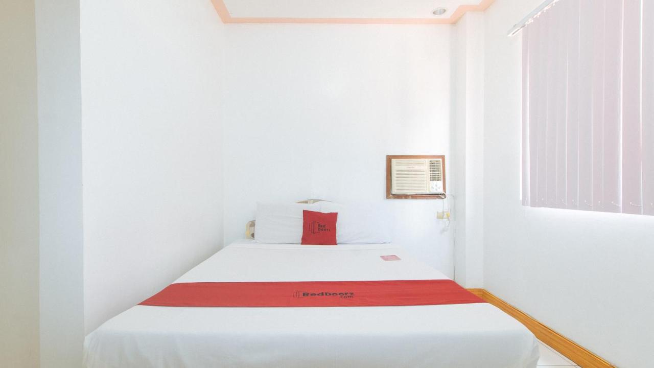 RedDoorz at Coco Grove Tourist Inn photo 3