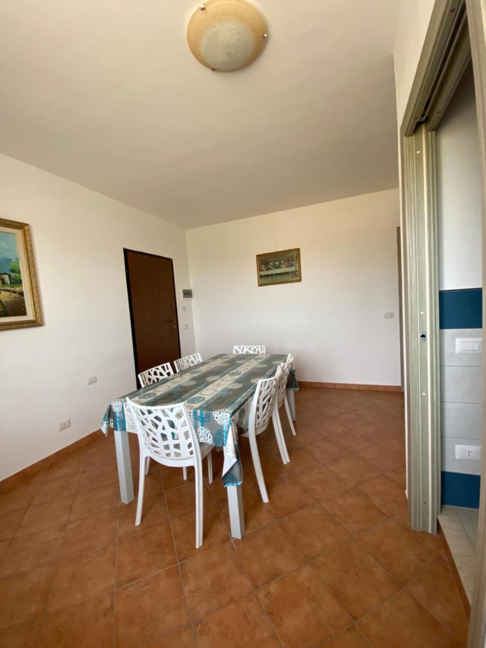 APPARTAMENTO CON 3 CAMERE CON BAGNO INTERNO, CUCINA Sea & Sun 2 - 4