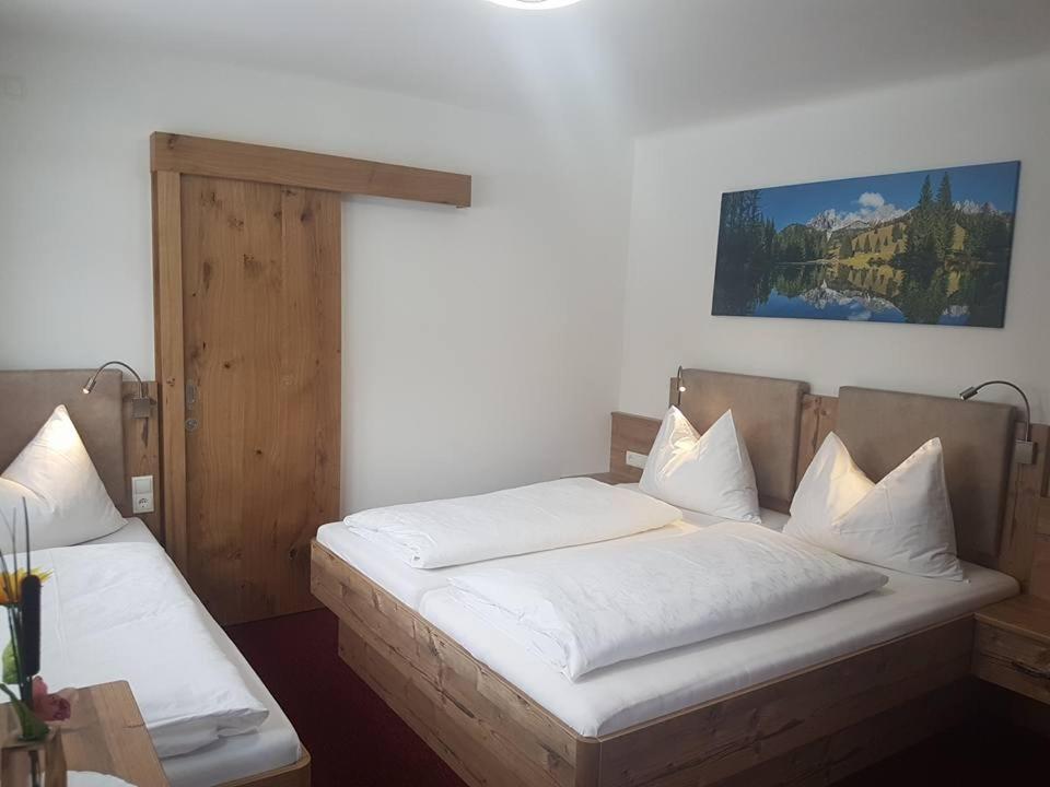 No1 - Flo's modern Rooms & Breakfast photo 4