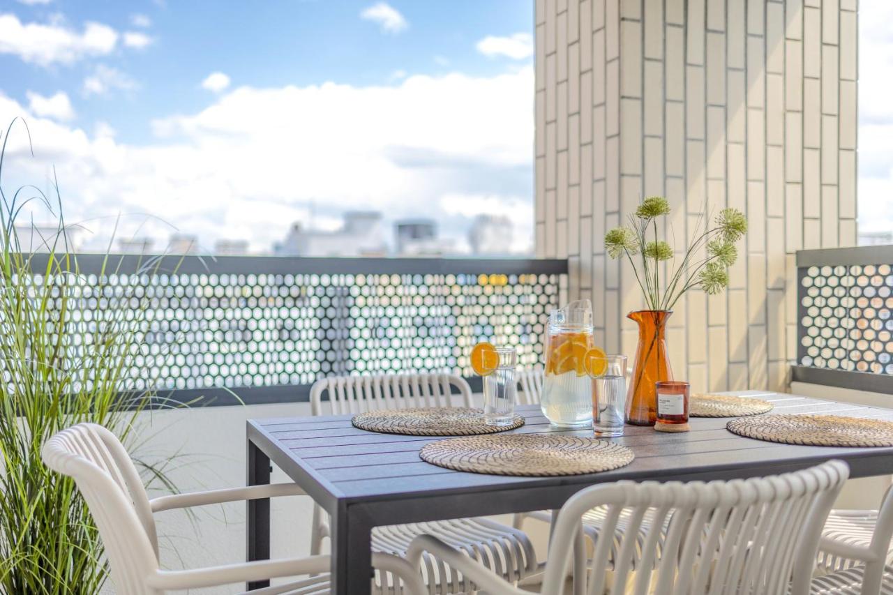Bright 2BR - 5th floor, Balcony, Free Parking by Gravity Prague - 2