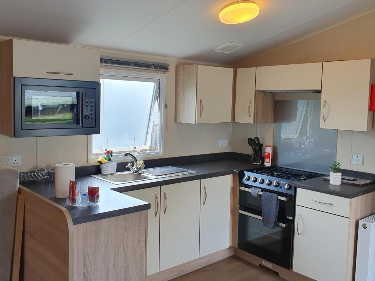 Billing Aquadrome - Alberta Caravan 2 Bedroom Sleep 6 - 5