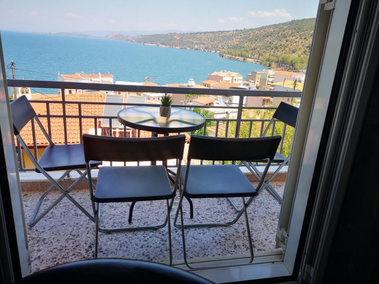 Sea View Apartment with 3 Bedrooms in Amfilochia - 4