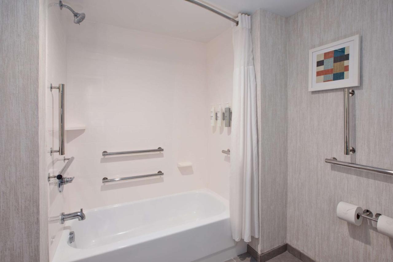 Hampton Inn & Suites Spartanburg-I-26 Westgate Mall photo 2