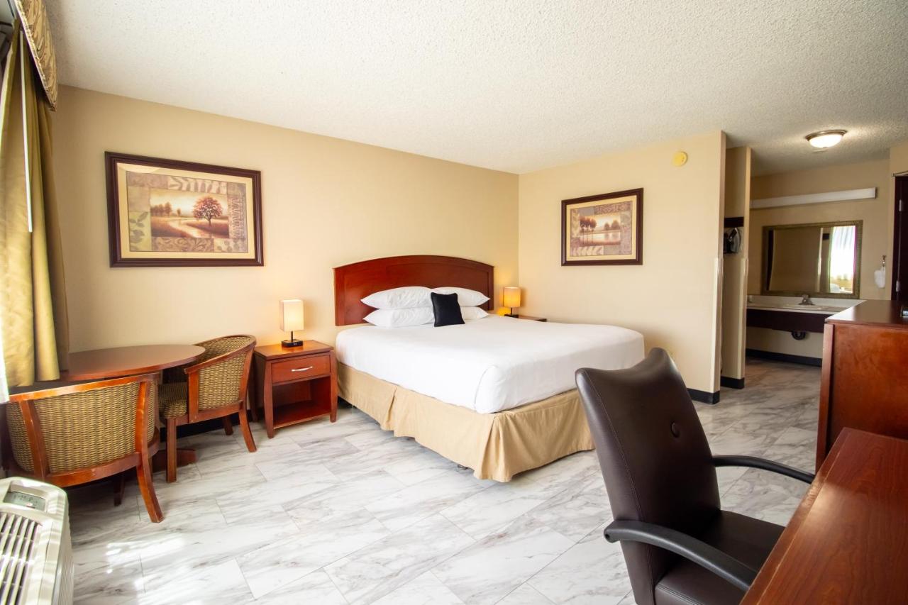 Red Lion Inn and Suites Vancouver photo 2