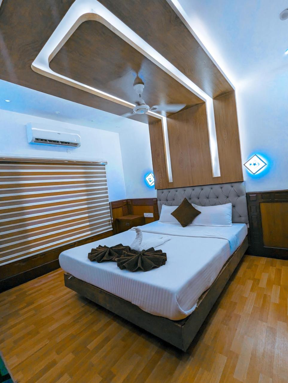 Grand Villa Houseboat photo 4