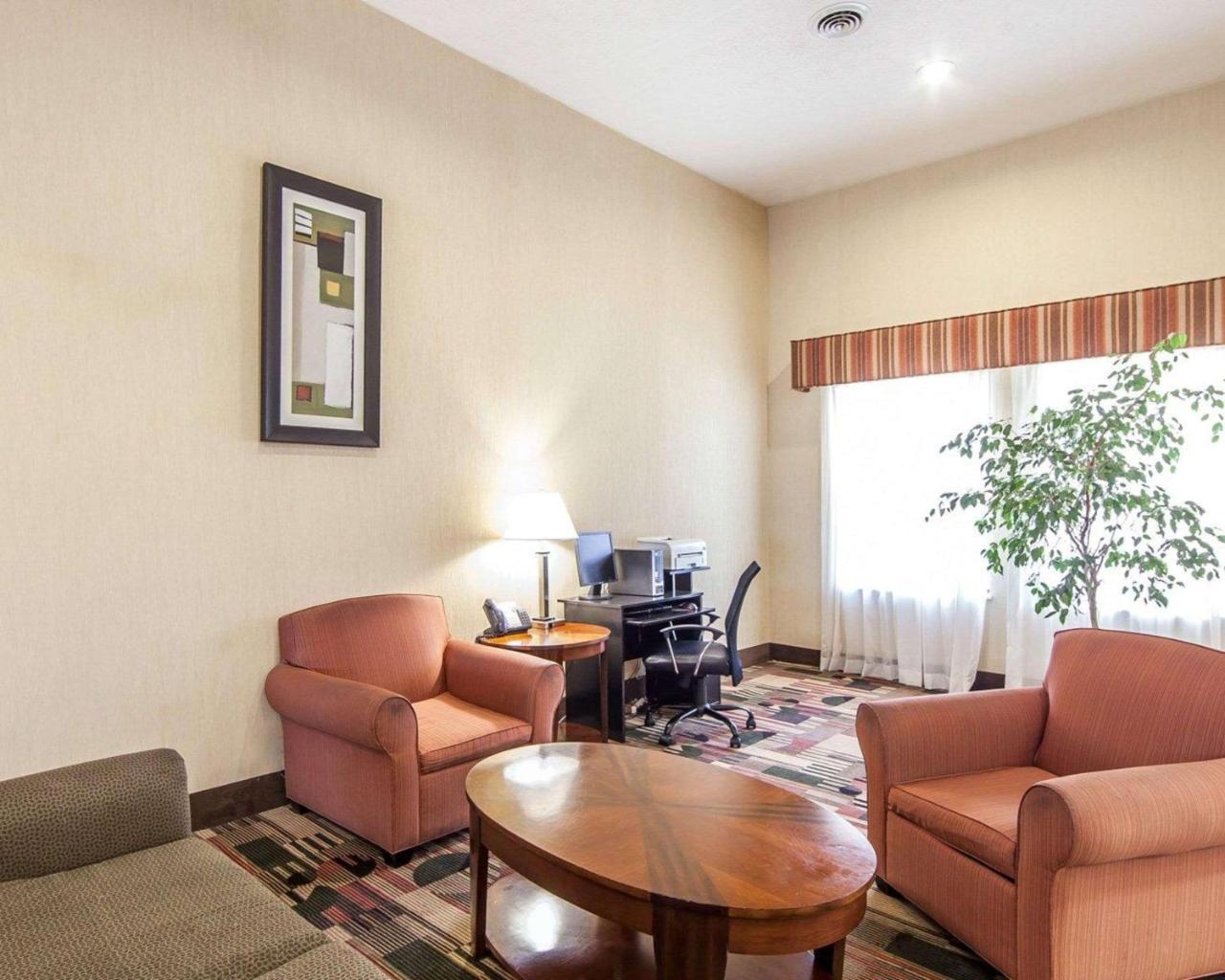 Quality Inn & Suites Portsmouth photo 2