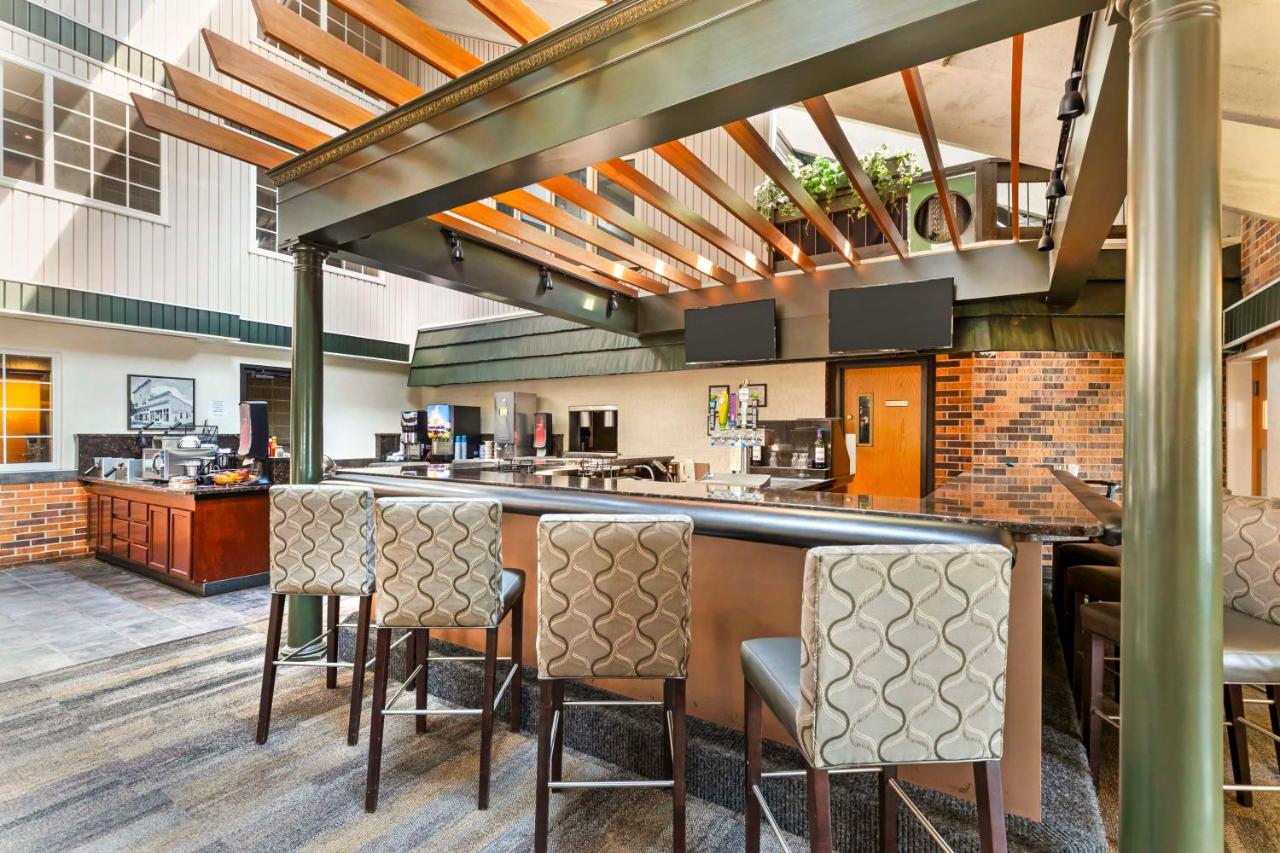 Photo - Best Western Plus Longbranch Hotel & Convention Center