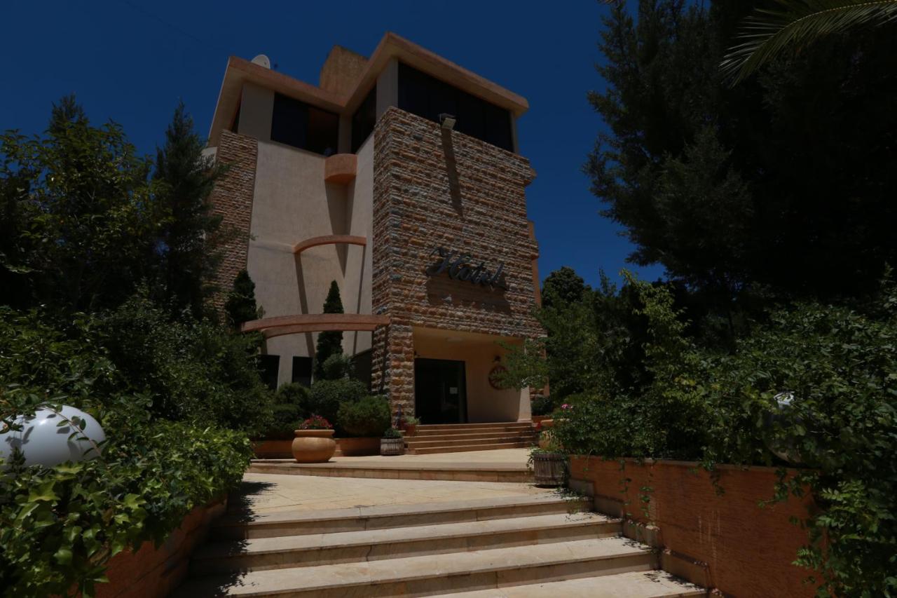 Hotel and Restaurant Shallalat Anjar