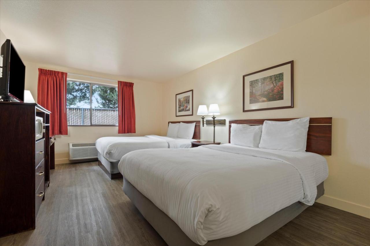 Quincy Inn & Suites photo 2