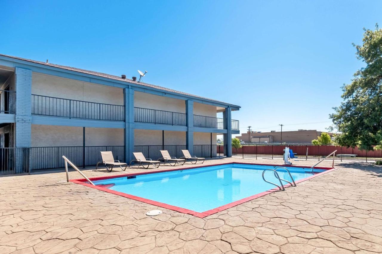 Quality Inn Plainview photo 2