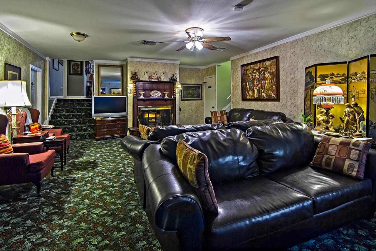 Rose Manor Bed & Breakfast photo 2