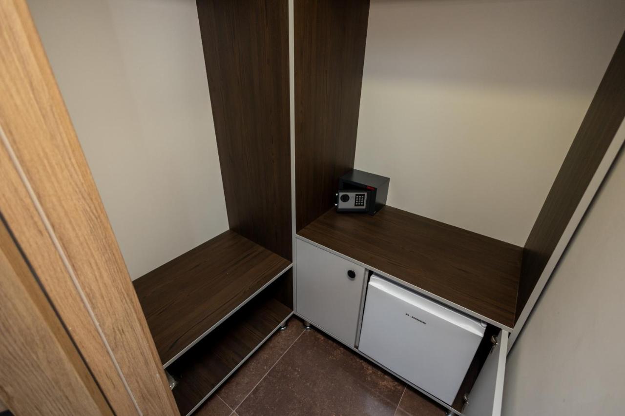 IRIS Hotel photo 2