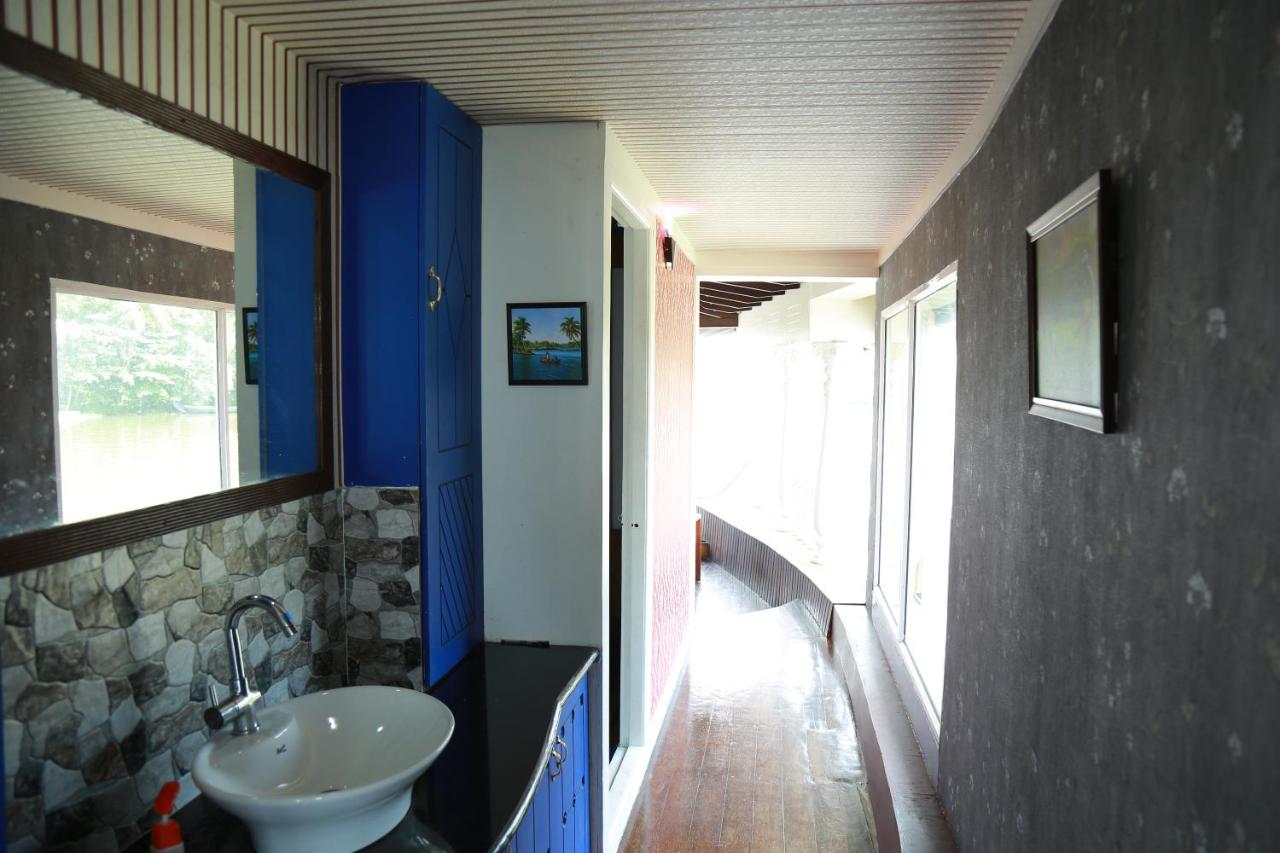 Marari houseboat photo 3