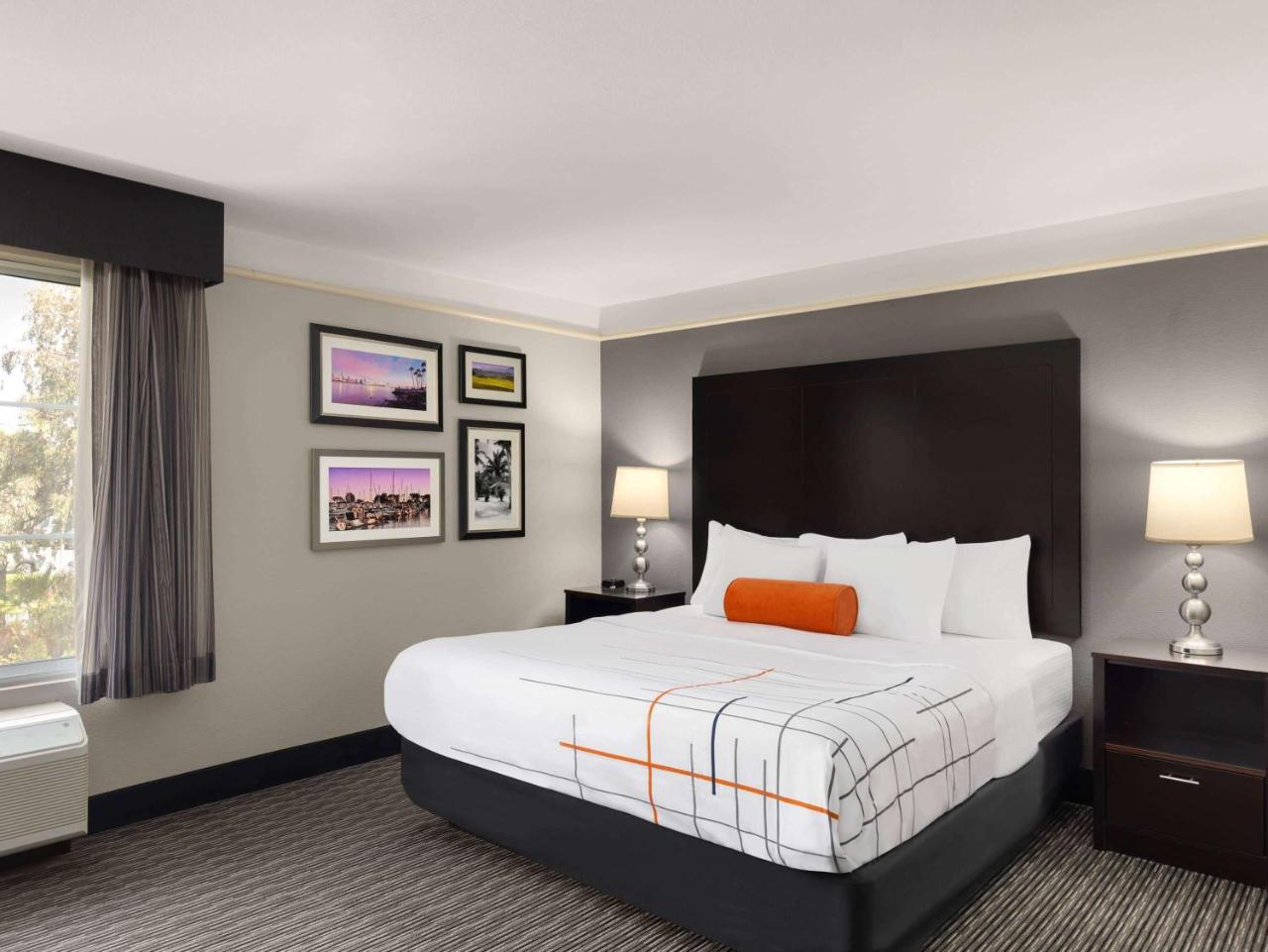 La Quinta Inn & Suites by Wyndham Santa Clarita photo 4