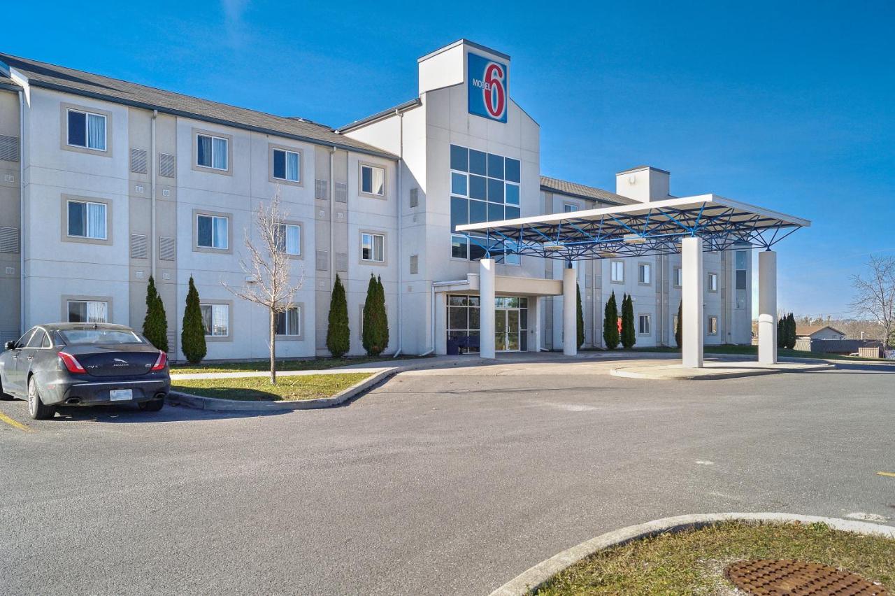 Motel 6 Peterborough, ON