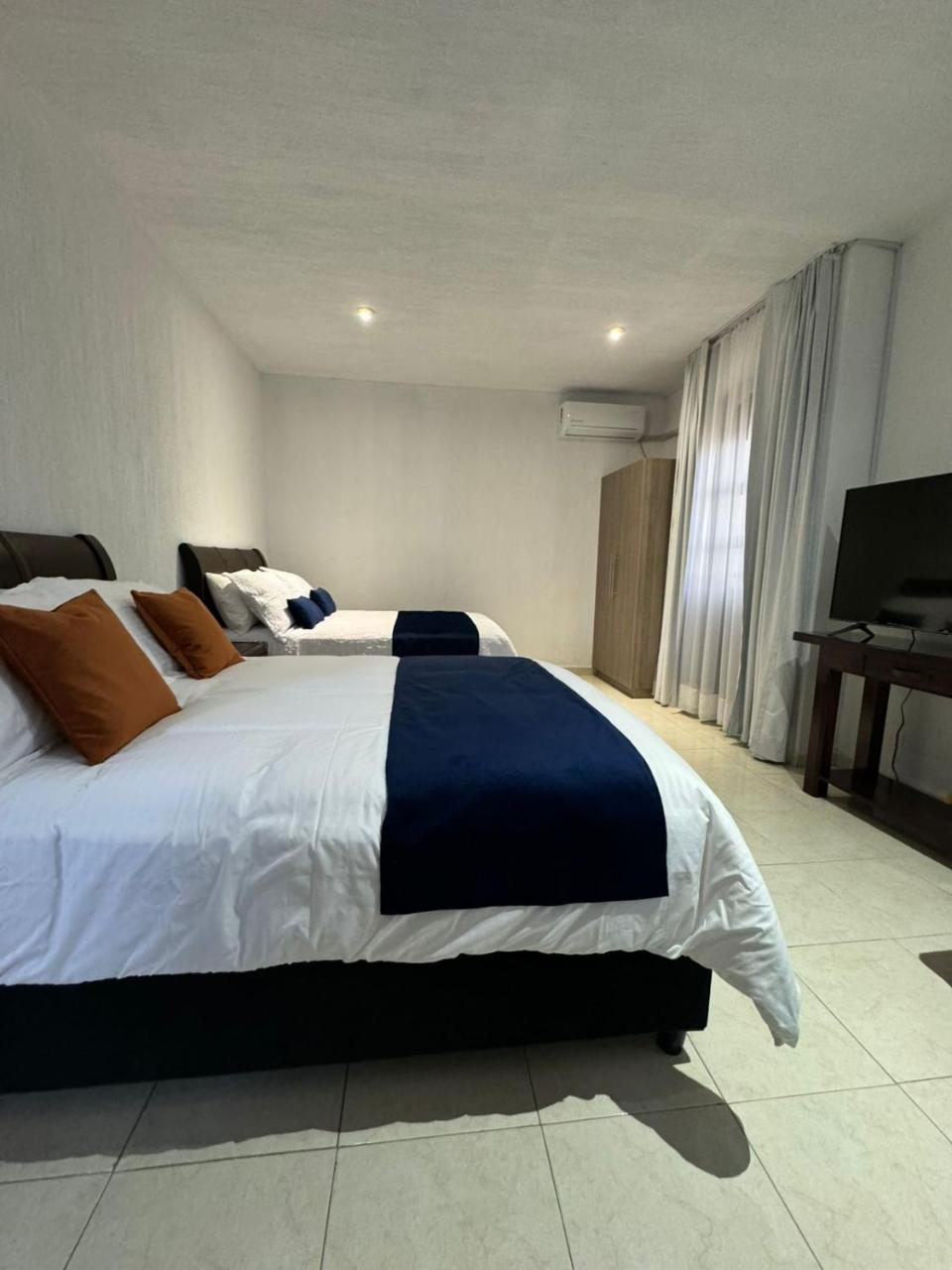 Suite Los Angeles photo 2