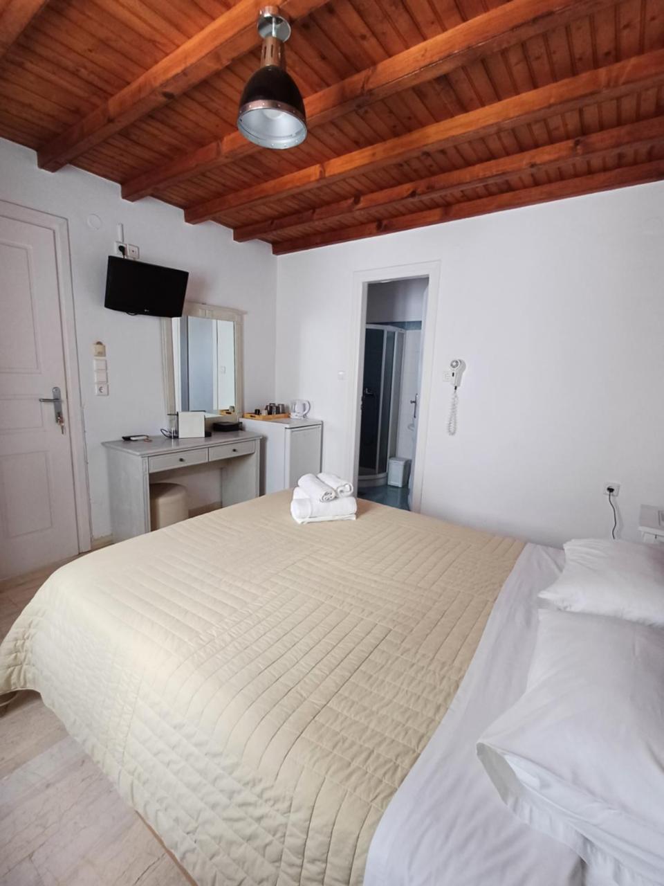 Manos Rooms - 6