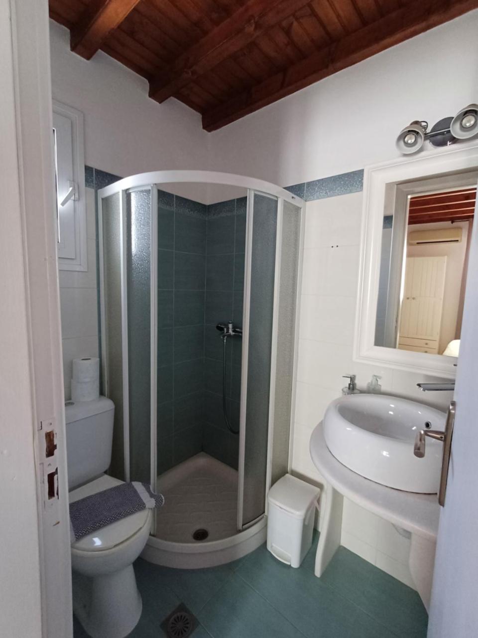 Manos Rooms - 3