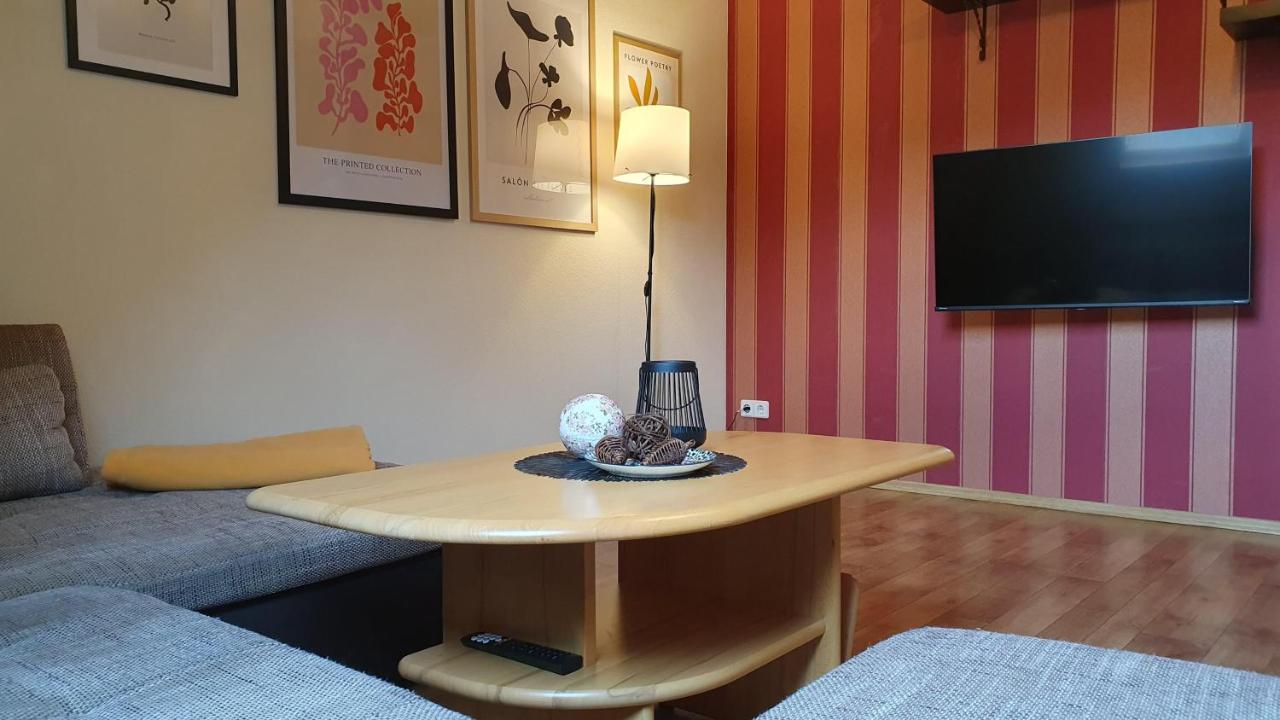 Ferienwohnung Schlossblick Direkt gegenüber dem Schloss, Rhododendronpark mit Terrasse und WLAN - 6