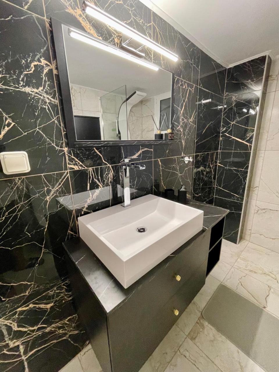Emerald Luxury Apartments - ATH Airport - 5